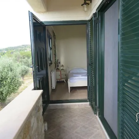 Emily's Paradise פראליה קימיס
